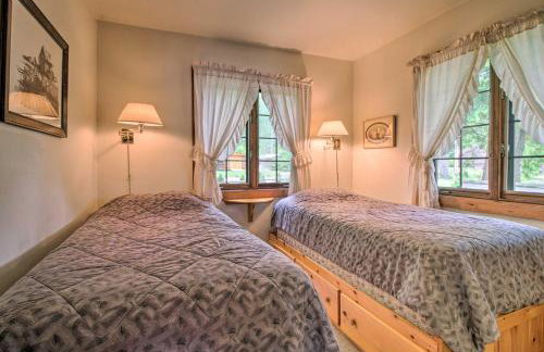 Waterfront Lake George Cabin Walk to Water - Foto 17