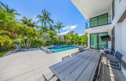 LVS Villa Blanco 5BR Coastal Oasis with Rooftop Sunset Deck Heated Pool Spa & Walk-to-Beach Access - Foto 25