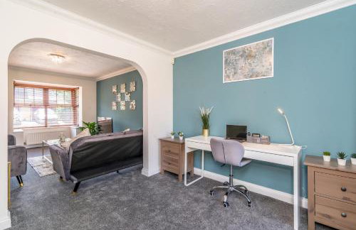 CENTRAL MK- 3Bed, 2 Bath house for LONG TERM CONTRACTOR Stays, free parking for 2 vehicles, DESK & GARDEN space managed by CHIQUE PROPERTIES LTD - Photo 24