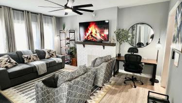 Charming 2BR 2BA 10 min DT Airport by LSP Homes - Foto 2