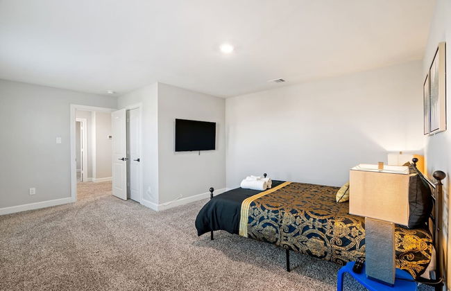 Perfect Home for Families Displaced by Insurance - Foto 16