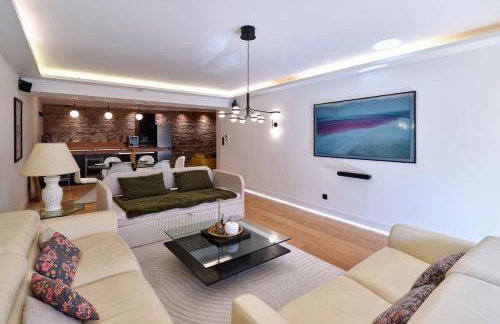 LE LUXURY LOFT - CENTER l DECEMBER MAR-KET l EUROPEAN PARLIAMENT l PARKING l NETFLIX - SPACIOUS & UNIQUE - LE LUXURY LOFT - CENTRE l MARCHÉ DE NOËL l PARLEMENT EUROPÉEN l PARKING l NETFLIX - SPACIEUX & UNIQUE - Foto 8