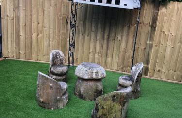 Hedgehog Cottage with garden in Bronte village! - Foto 9