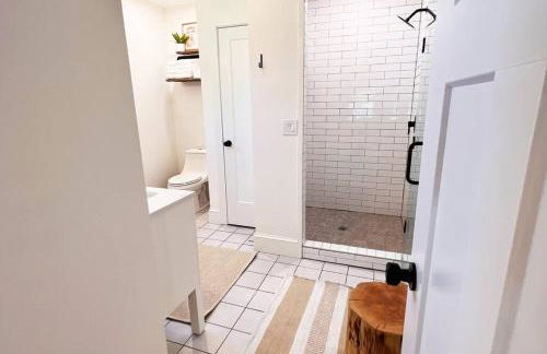 Mill House in Beautiful Downtown Jefferson - Foto 14