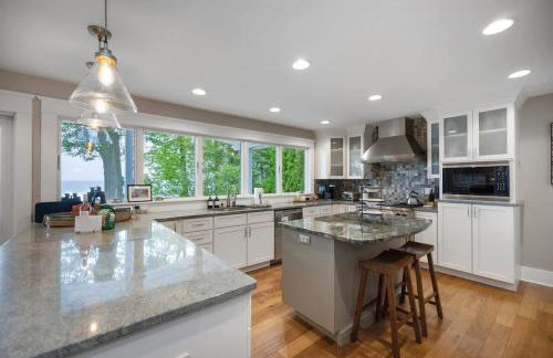 Sunset Shores Sanctuary by Juniper Holiday + Home - Photo 22