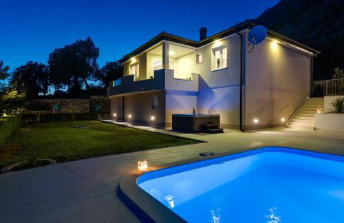 VILLA BEYBE with Jacuzzi, large private pool 50m2, BBQ,free WIFI, 3 bedrooms - Foto 42