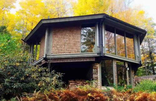 Imaginative Octogonal Glass Treehouse on Seven Private Acres near Great Barrington, MA - Foto 26