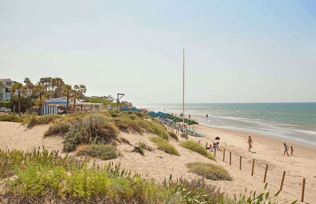 Studio in Marbella Beachfront With Pool - Photo 11