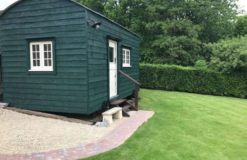 Beautiful Shepherd's Hut - Lois Weedon - Photo 16