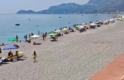 Sulla spiaggia di Letojanni - Foto 21