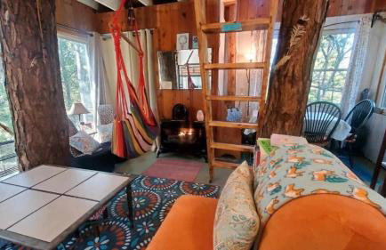Magical Tree House Rental Nestled in the Woods on Farm Retreat near St. Louis, Missouri - Foto 49