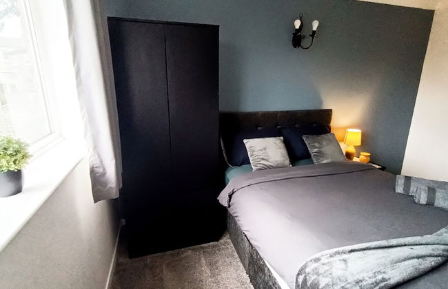 Cozy 3-Bed Family Home with Free Parking - Foto 9