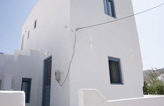 Traditional White House - Photo 11