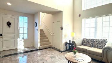 Spacious 3BR 3BA Home ,Sleep 9,3 Car Garage Garden Near DTLA Pasadena Hollywood - Foto 1