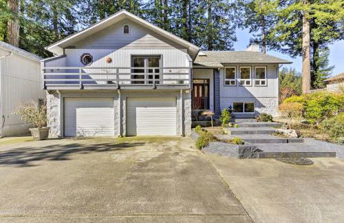 Riverfront Crescent City Home, 8 Mi to Beach! - Foto 2