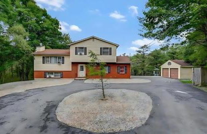 Peaceful Pocono Home with Hot Tub, gym, & office - Foto 44