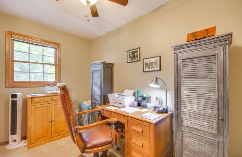 3 Mi to Dtwn Jefferson City Family Home with Deck - Foto 14