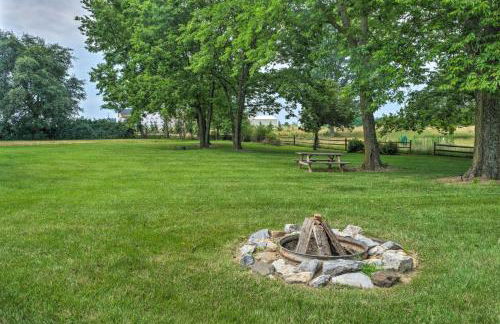 Renovated Farmhouse w Mountain Views and Fire Pit - Foto 3