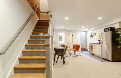 Private Garage Parking and King Bed - Walk to Metro - Foto 19