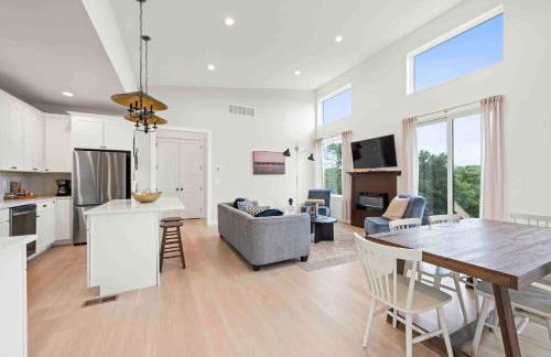 4BR, 2 & half Bath, Hot Tub, Private Parking, Near Ark - Foto 8