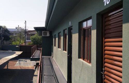 Apto 10: sala/cozinha,1quarto(ar e 2 camas)c/garag - Foto 19