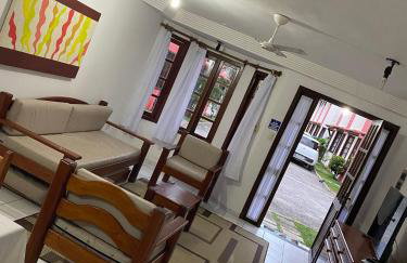 AP27 com 2 Suítes a Poucos Passos da Praia de Taperapuã - Foto 9