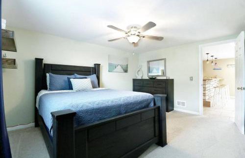 Chain O Lakes Nautical 4Bed 3Bath Waterfront with Bonus Room, Large Deck and Hot Tub - Foto 46