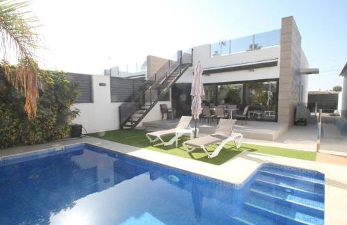 Designer Villa with pool - Foto 1