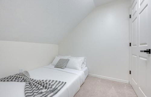 Exciting Valrico Villa with Private Pool and Game Room - Foto 28