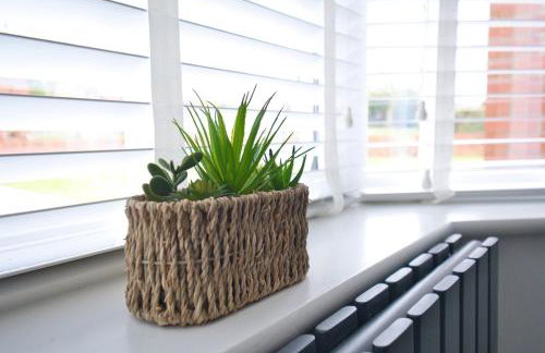 Westhoughton 3 Bedroom House - Free Parking - Photo 8