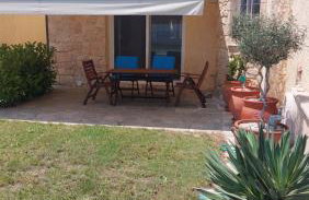 Blue Pastel-cliffside villa, shared pool, wild sandy beach nearby - Foto 10