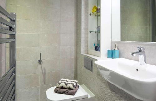 Practical Studio For 2 In Leeds, Free Breakfast - Photo 14