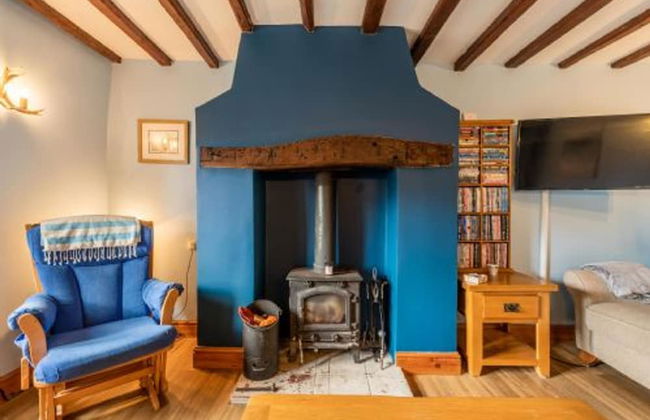 Host Stay Honeysuckle Cottage - Photo 16