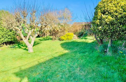 Beautiful Garden Room with Private Entrance - Foto 13