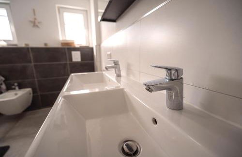 Wohlfühloase - Moderne Ferienwohnung mit großem eingezäuntem Garten in Alleinlage an Feld & Wald, Natur pur trifft auf Komfort, Wellness und gute Erholung - Foto 25