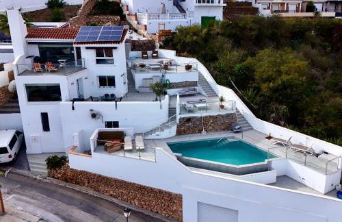 Modern Villa + Infinity Pool. Best views in Nerja! - Foto 1