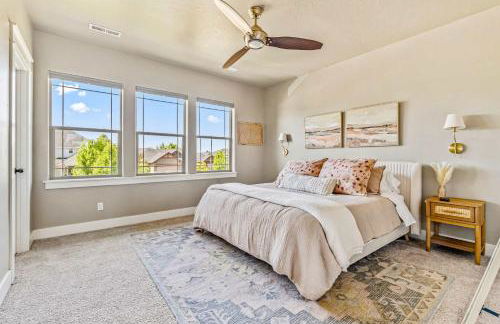 Modern 5BR Retreat with Hot Tub Cold Plunge & Park - Foto 19