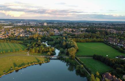 Modern Bletchley home with stylish decor - Foto 20