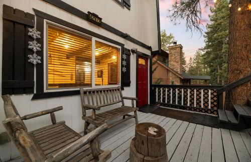 Entire Cabin, Walk to Ski Slopes, Hot Tub, Pet Friendly, Fast WiFi, 2 Parking, 2 Fireplace, Wash & Dryer, Fenced, Fire Pit, BBQ, Hike, Golf, Zoo - Foto 24