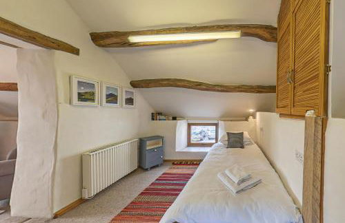 Beautiful 16th Century Ty Cerrig Cottage, set in stunning grounds with great views - Photo 21