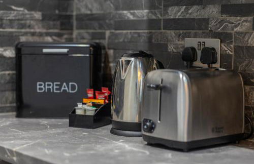 Studio Apartment - Perfect for Contractors and Short & Long Term Stays - Free WIFI - Free Parking - Extra Bed - Full Kitchen - Foto 13