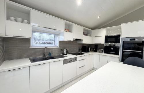 Modern 2 bed cabin with River Views - Photo 14