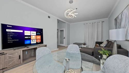 Central Downtown Huge Luxury Home - Photo 4