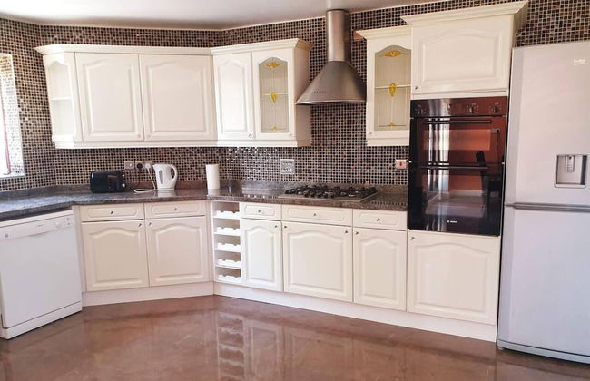 Lovely 4-bed , 3 Bath Villa in Bolton, Manchester - Foto 11