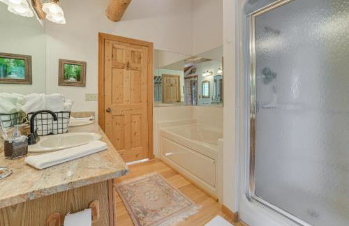 On-Site Trails and Private Beach! Lake Huron Retreat - Foto 25