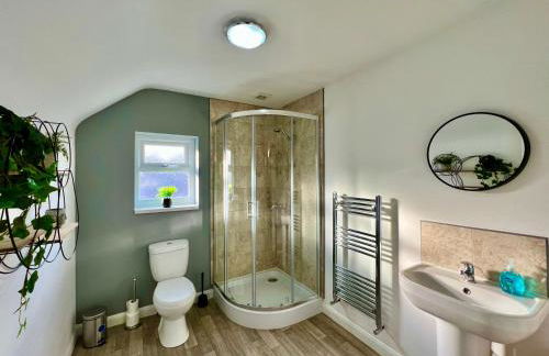 Curzon House Two - Great for Contractors or Family Holidays - Foto 35