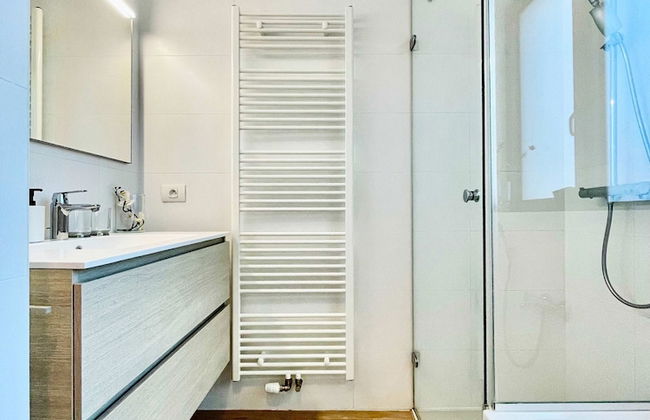 Modern 2BR Penthouse Near Diamond District by Oneluxstay - Foto 44