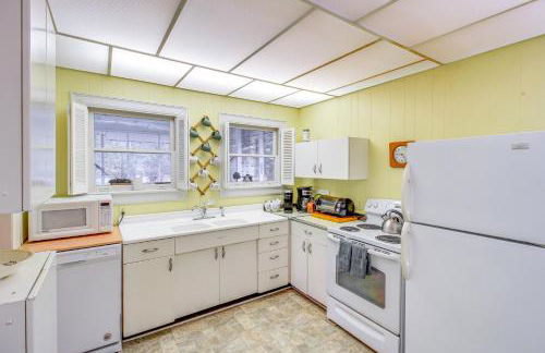 Central and Ornate Sewanee Home with Screened-In Porch - Foto 9