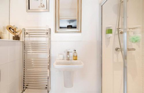 Quayside Home with Seperate Bar and optional access to Beach Hut - Foto 26