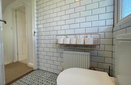 Baywatch Mawgan Porth Spacious Home sleeps 9, Games room, Parking & Garden - Foto 23